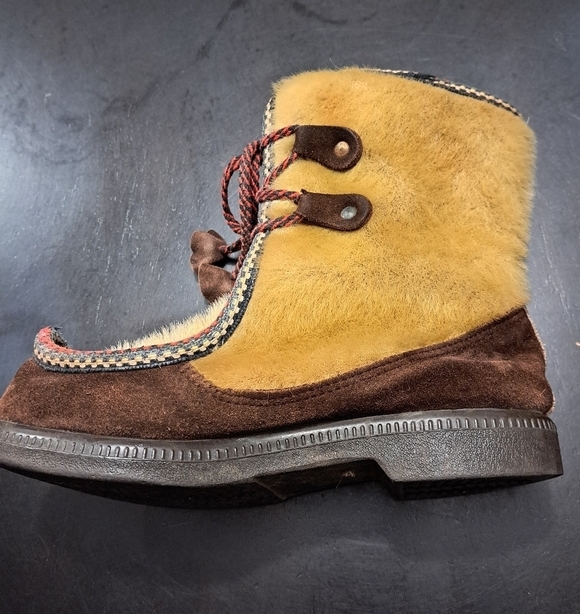 Vintage Rare Find Genuine Reindeer Fur Boots  Size 5 (34) - Picture 6 of 12
